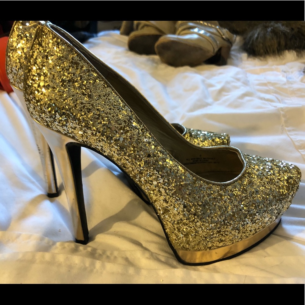 GOLD GLITTER HEELS